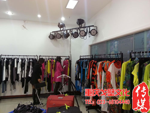 戈壁传媒―2013年11月17日成功策划执行了深圳扬毅时尚贸易有限公司新品时装发布会
